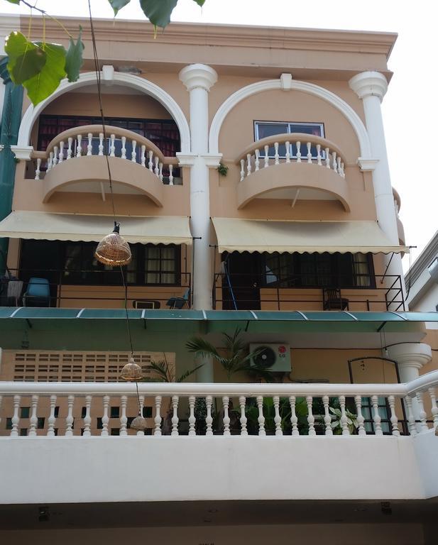 Indogee Apartments Pattaya Eksteriør billede